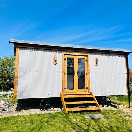 The Hut@Trefechan Wen - Coastal Coziness! Goodwick Экстерьер фото