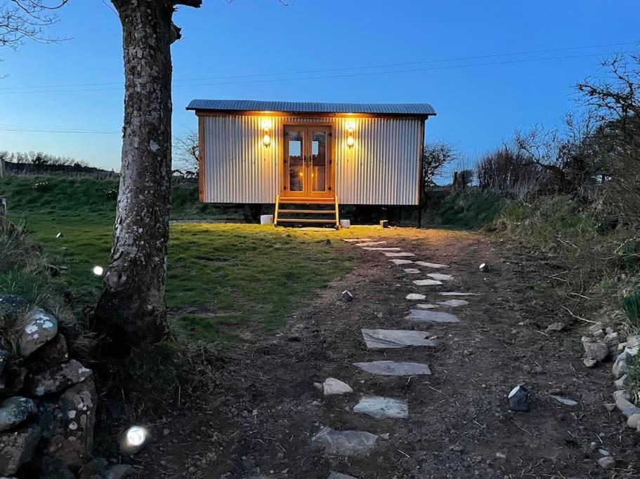 The Hut@Trefechan Wen - Coastal Coziness! Goodwick Экстерьер фото