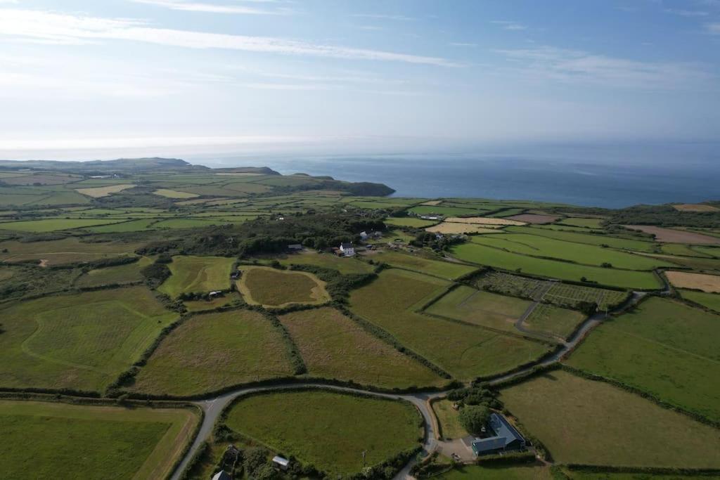 The Hut@Trefechan Wen - Coastal Coziness! Goodwick Экстерьер фото