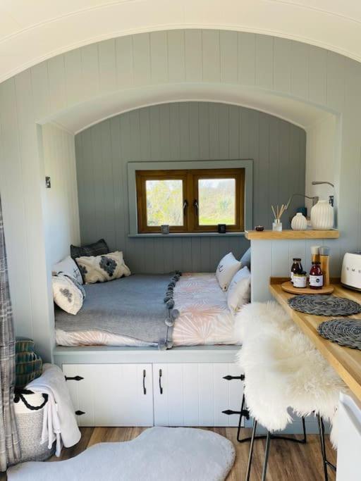 The Hut@Trefechan Wen - Coastal Coziness! Goodwick Экстерьер фото
