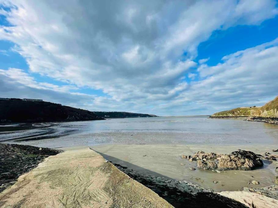 The Hut@Trefechan Wen - Coastal Coziness! Goodwick Экстерьер фото