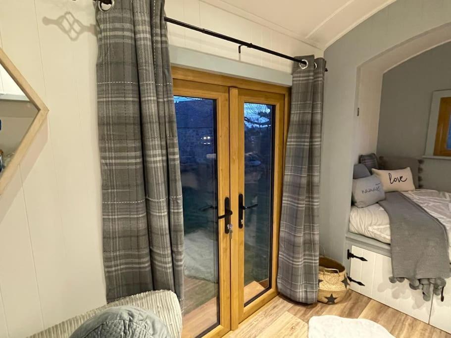 The Hut@Trefechan Wen - Coastal Coziness! Goodwick Экстерьер фото