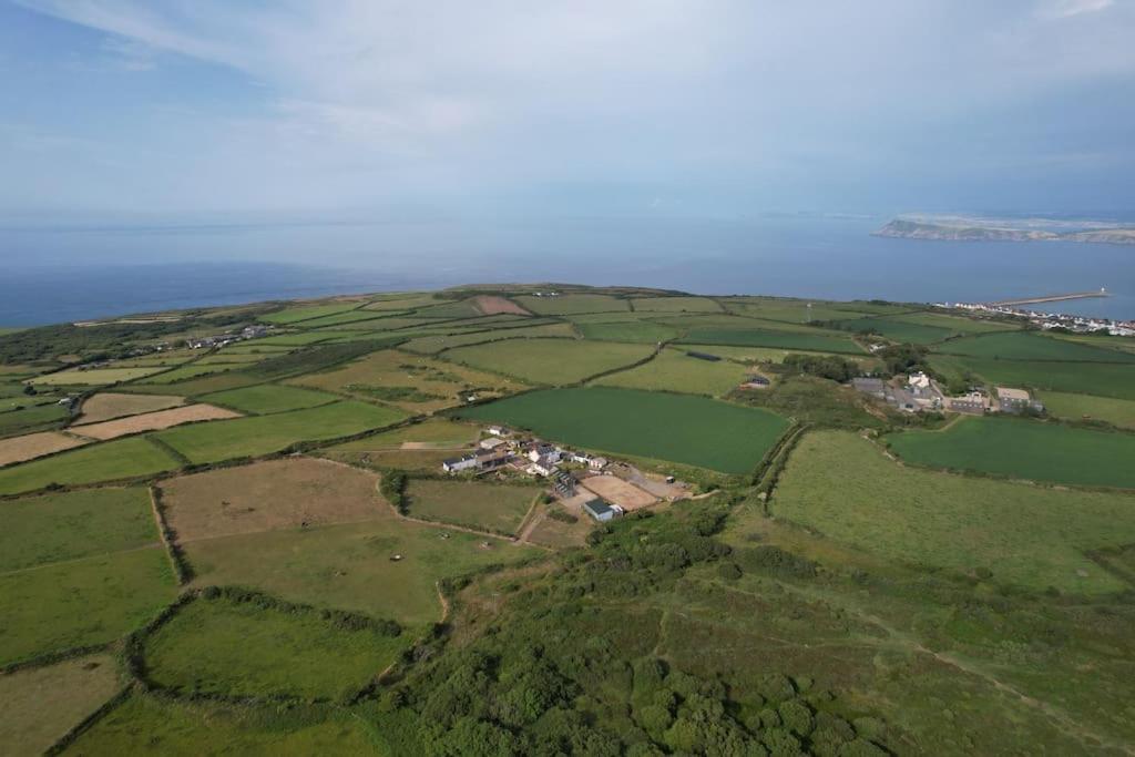 The Hut@Trefechan Wen - Coastal Coziness! Goodwick Экстерьер фото