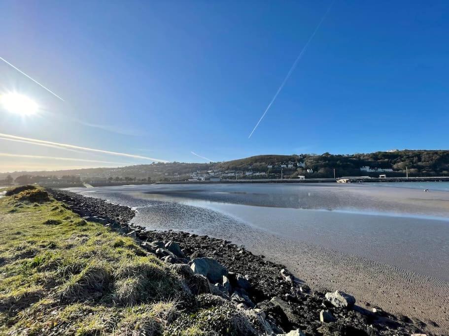 The Hut@Trefechan Wen - Coastal Coziness! Goodwick Экстерьер фото