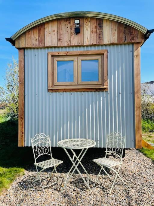 The Hut@Trefechan Wen - Coastal Coziness! Goodwick Экстерьер фото