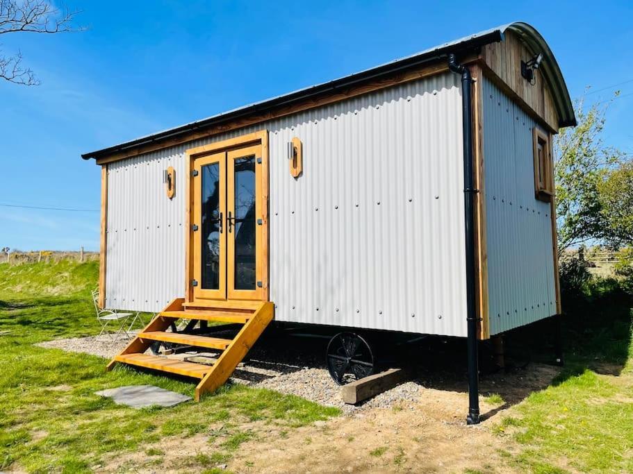 The Hut@Trefechan Wen - Coastal Coziness! Goodwick Экстерьер фото
