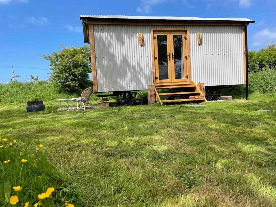 The Hut@Trefechan Wen - Coastal Coziness! Goodwick Экстерьер фото