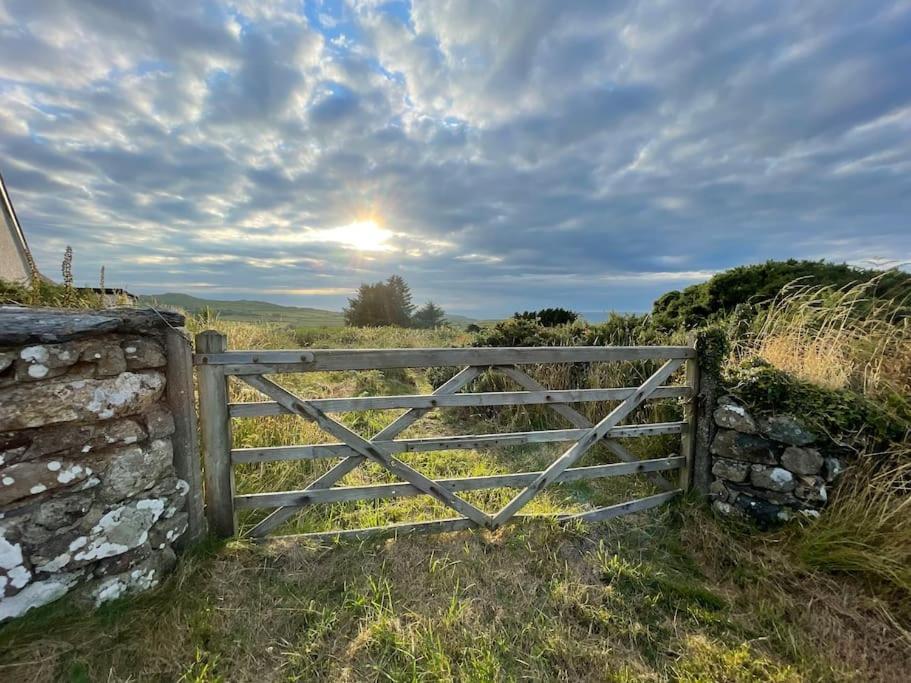 The Hut@Trefechan Wen - Coastal Coziness! Goodwick Экстерьер фото