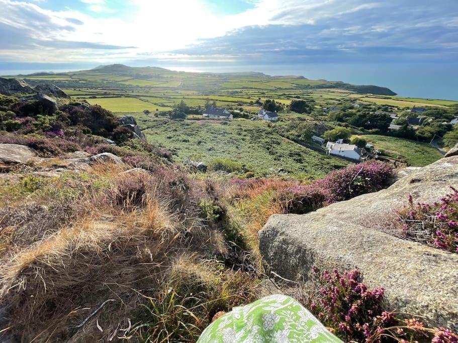 The Hut@Trefechan Wen - Coastal Coziness! Goodwick Экстерьер фото